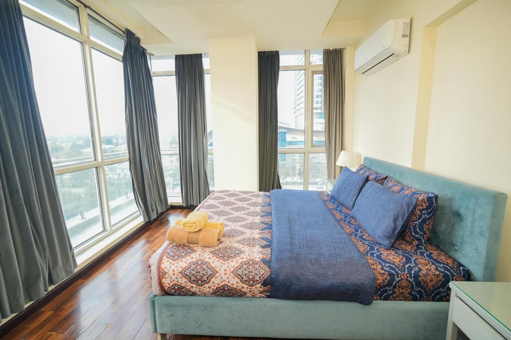 Cozy 2-Bedroom Apartment With King Beds, Balcony & Stunning Views At Elysium Islamabad Buitenkant foto