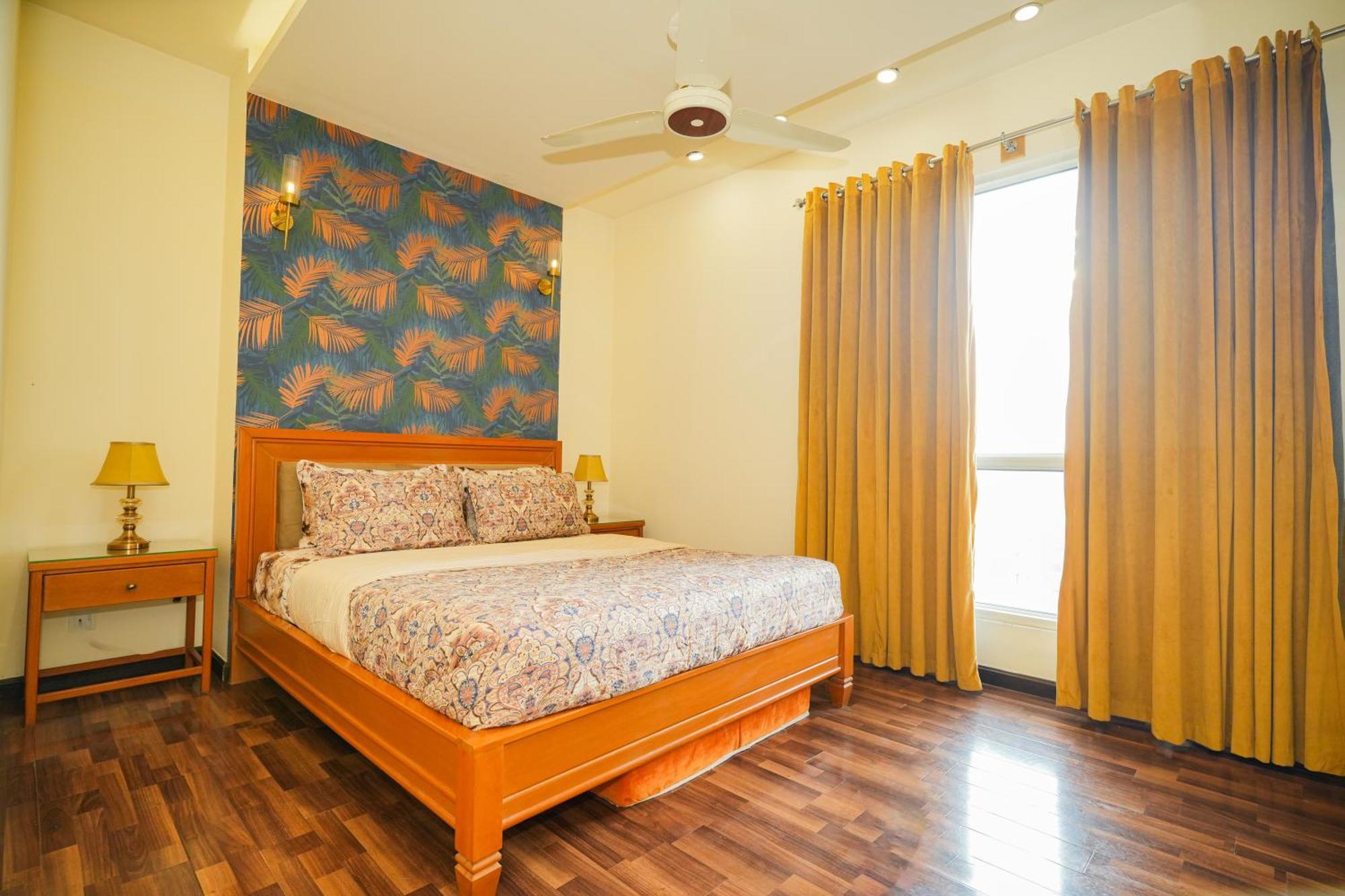 Cozy 2-Bedroom Apartment With King Beds, Balcony & Stunning Views At Elysium Islamabad Buitenkant foto